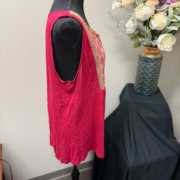 Sundance red with embroidered design. XL blouse - Picture 4 of 8